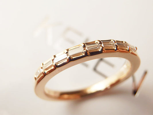 Eternity rings are provided as a birthday present for a 20-year-old 20-year-old 20-year-old 20-year-old. Jewelry remodeling that connects mothers and descendants