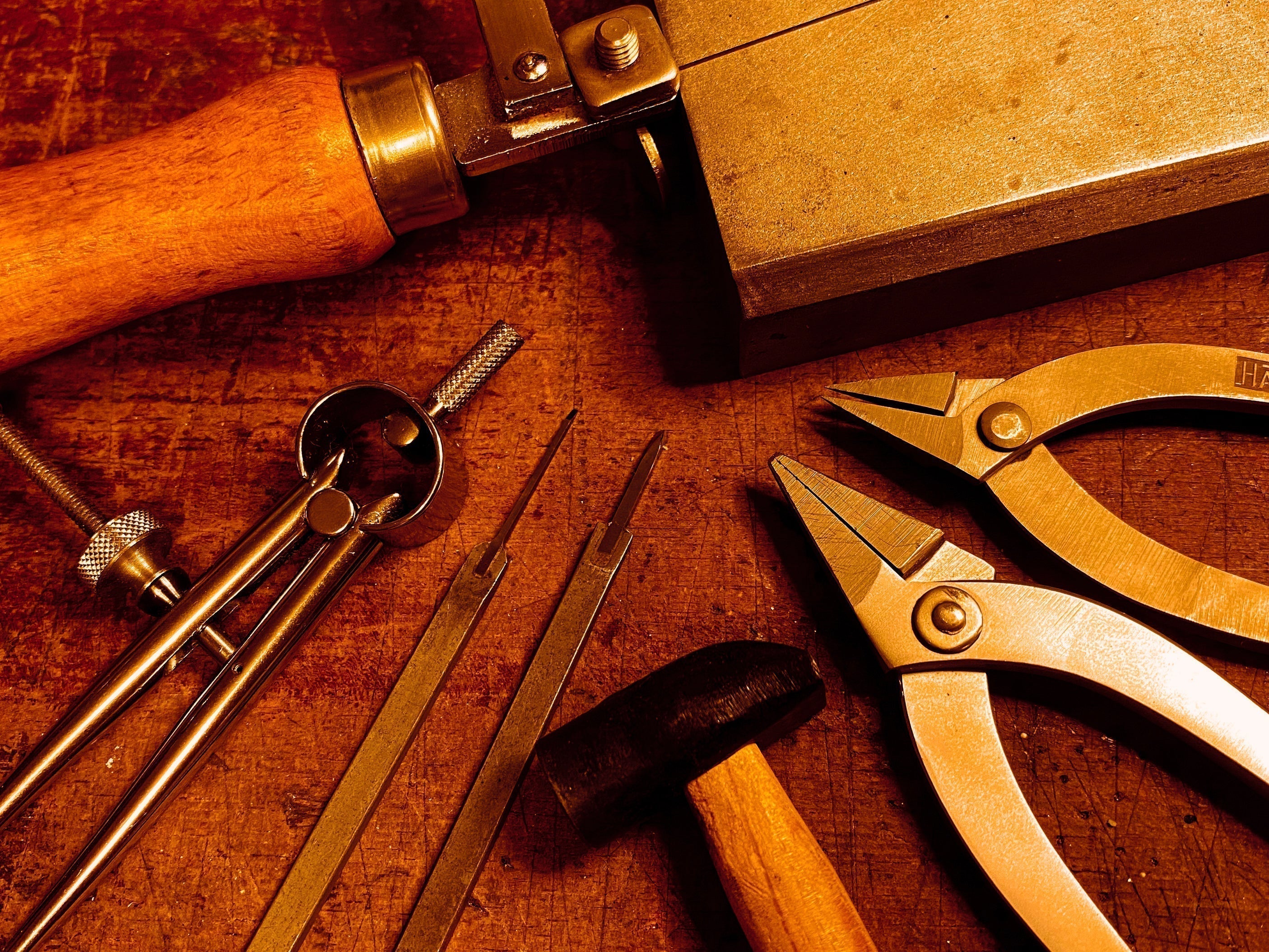 はじめまして。ジュエリーアーティスト眞栄田とも子です