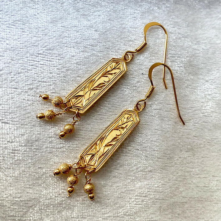 [One-of-a-kind hand-carved chisel] Flower pattern and milgrain | Shallow earrings (shield type)