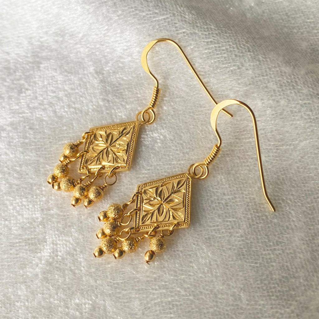 [One-of-a-kind hand-carved chisel] Flower pattern and milgrain | Sharashara earrings (rhombus shape)